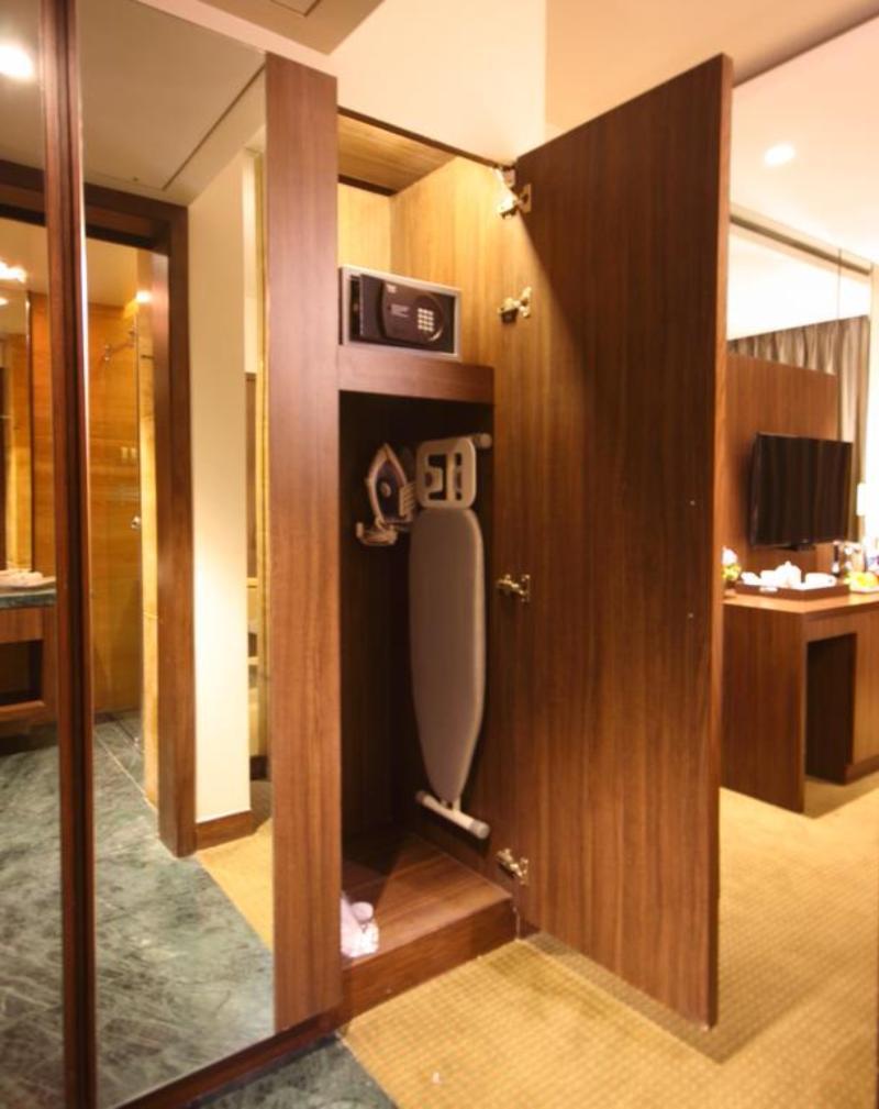 Hotel Fidalgo プネ エクステリア 写真